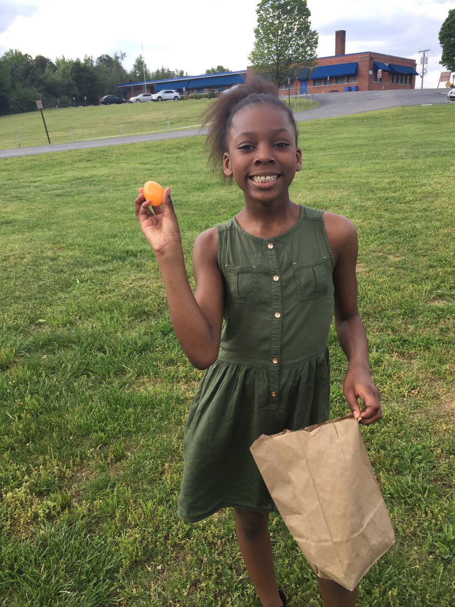 baylorcomserv's tweet photo. The Easter Bunny visited Westside and Carver this afternoon to celebrate all of the egg-celent work of the Scholars this spring! https://t.co/Sua1wr7NRp