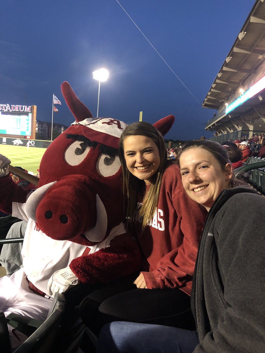 BuffyWork's tweet photo. Beautiful night for #OmaHogs Baseball! 🐗 https://t.co/EJdEh15SfS