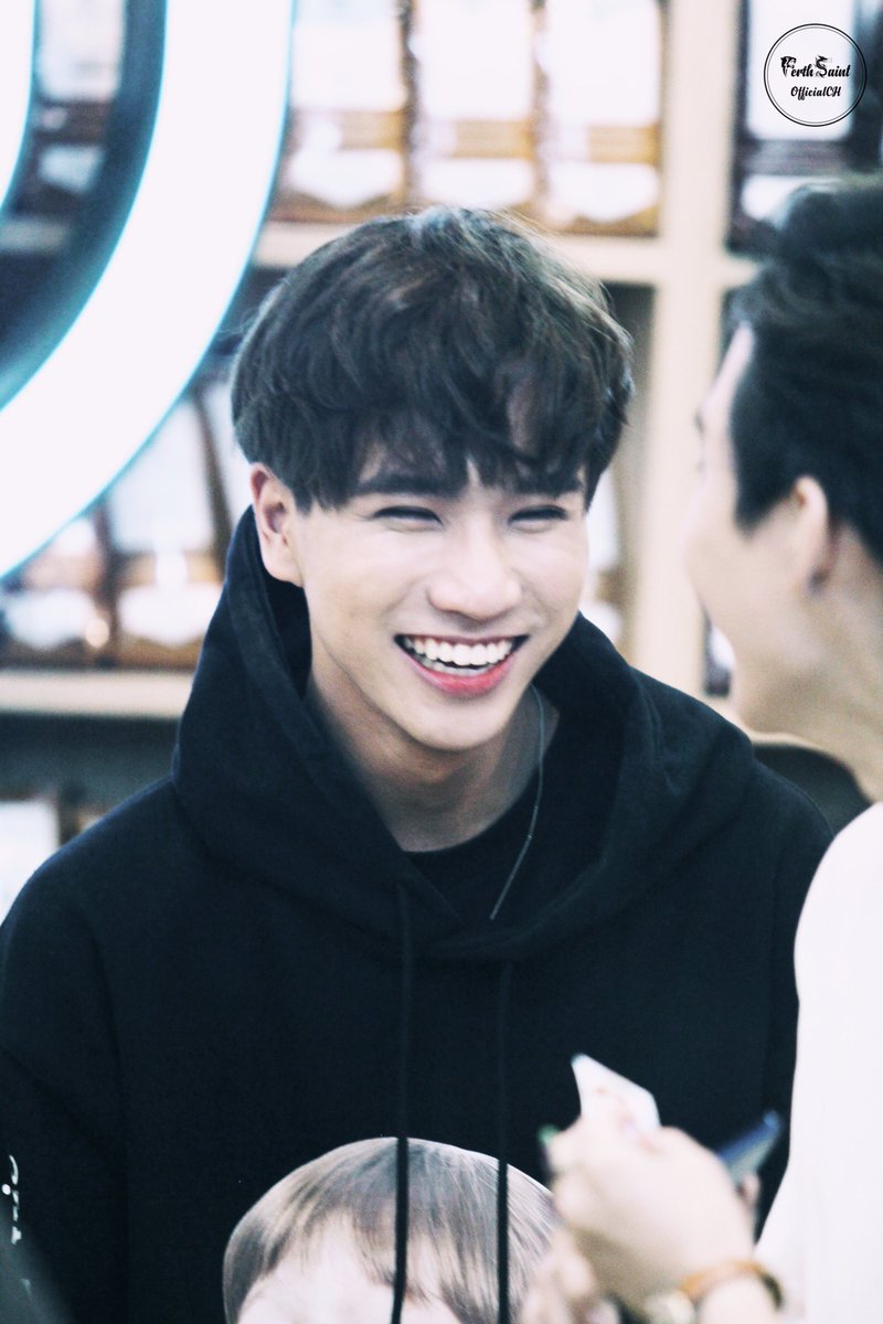PerthsaintC's tweet photo. Just love your smile 

🖤🐯💕

#รอยยิ้มชองชูครีม 
#PerthTanapon 
#พวกของเจื๋อ #TEMPFanMeeting2019 https://t.co/wabfHKu8yv