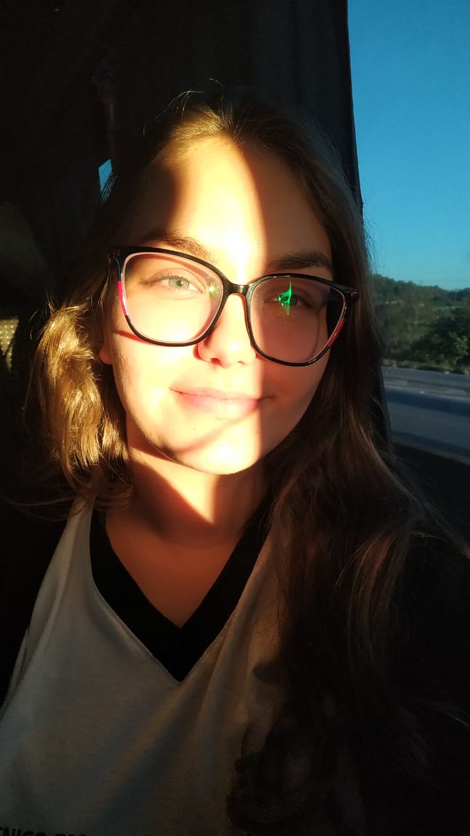 pa_bratti's tweet photo. 1- eu e minha bíblia #timejesus
2- só eu mesmo
3- eu e um marrequinho, simplesmente pq amo meus animaizinhos #vemvet2020 https://t.co/4NIxFjAW1N