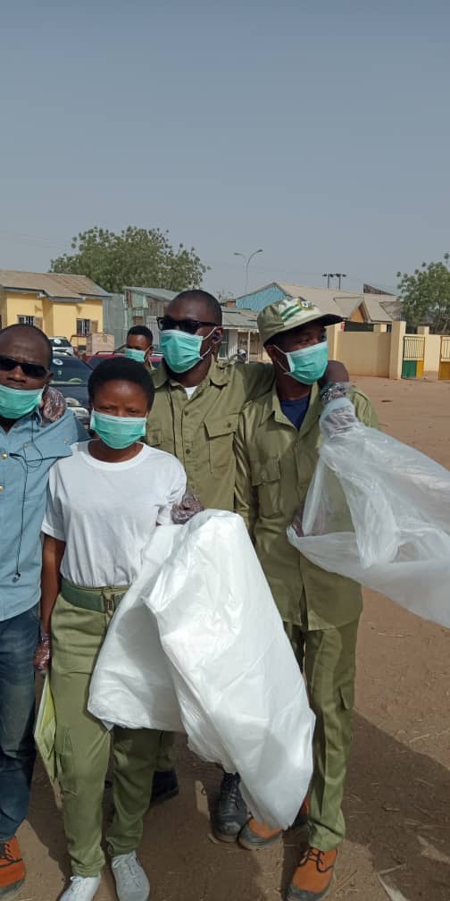 IamAIOS's tweet photo. #TrashChallenge by @nemanigeria NEMA CDS group in conjunction with SEPA at Fatima Baika market, popularly known as Central Market in Katsina, Katsina state.
#trash
#trashpickingchallenge
#trashtagchallenge
#CleanUp
#safety
#safe https://t.co/3YgqiQXMVH