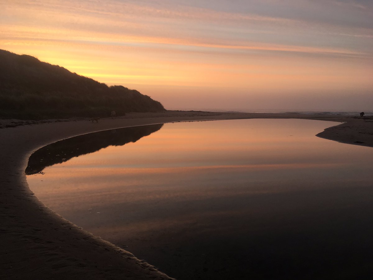 Sunrise moments from this morning in  #Northumberland Please ReTweet if you’d like to share 🙂