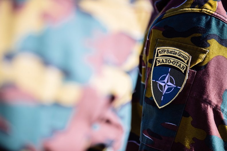 MoD_Estonia's tweet photo. PermSec Prikk awarded mission medals to the soldiers of Chasseurs Ardennais serving with the @NATO #eFP BG in Tapa, πͺπͺ. Proud to have great #Allies like π§πͺ! #WeAreAllies #BGEST @BelgiumDefence @Belgian_Army @BelgiumNATO https://t.co/prU11fhdBF