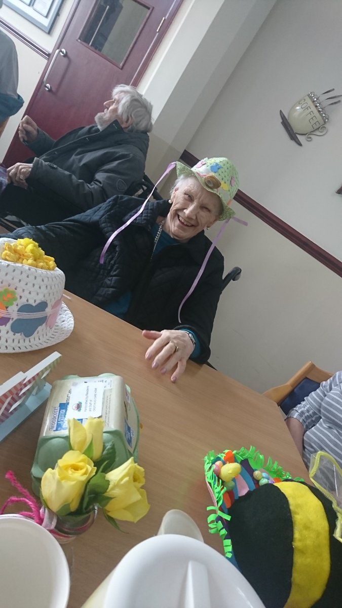 HolmesCareGroup's tweet photo. On Monday residents at #Heatherfield attended the Daffodil Tea Dance at Crofthead Care Home in Fauldhouse. The residents enjoyed entertainment, a high tea and Easter bonnet competition, the home even won first and second prize! 👒 💐 🍰 https://t.co/cXF5FjpjaT