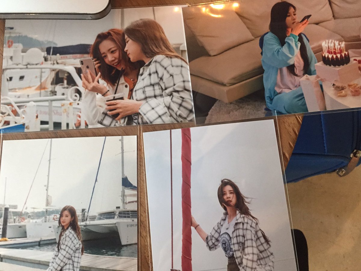 Anuparb1's tweet photo. #Apink รูปจาก pop-up store โขรง จาดรูปกลุ่ม 2 ใบ https://t.co/VLsIr1aIoK