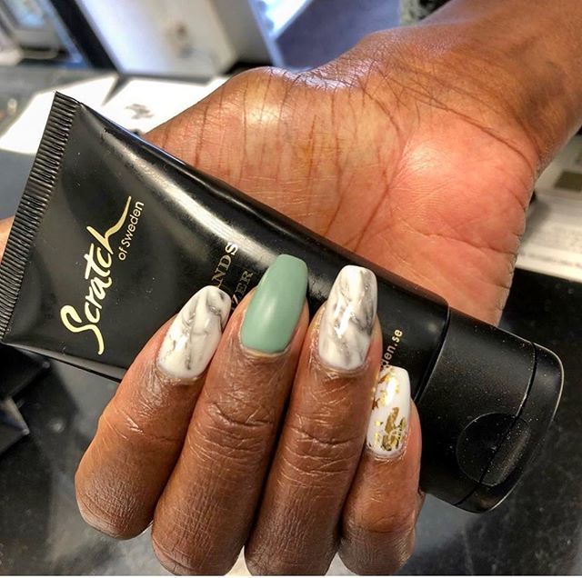 ScratchofSweden's tweet image. No Dry Hands 👈🏽 Fast absorbing ☝🏽 for every day hand care 🖐🏾available at @elenas.naglar 👋🏽Snabbabsorberande utan kladd👌🏾#nodryhandsmoisturizer #handcare #fastabsorbing #nomess #scratchofsweden bit.ly/2Gl3yIq