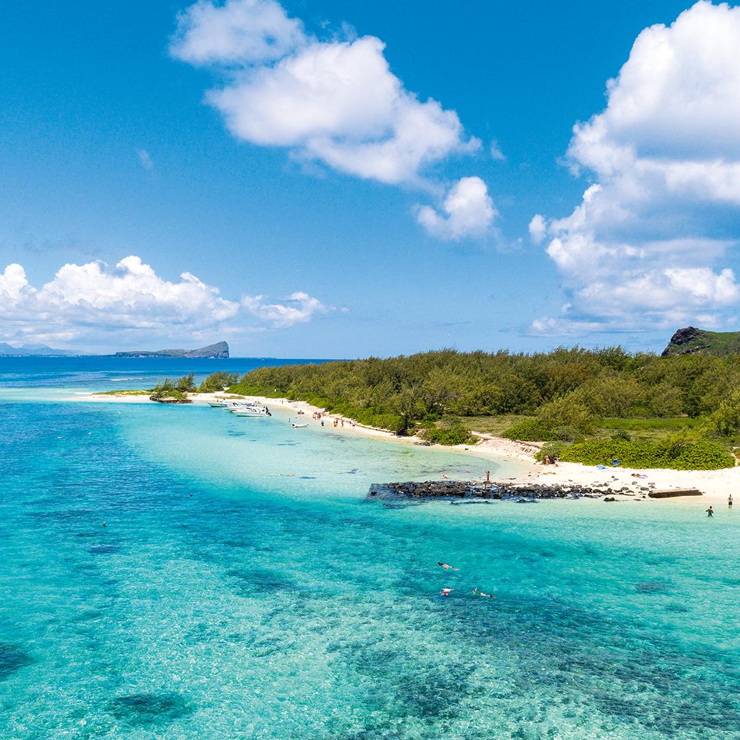 TUIUK's tweet image. It's the last day of our #TUIEasterEggHunt and we're going BIG 😎 Find the golden egg and you could win your very own chocolate TUI plane from our friends at @WonderfulChoc. Oh, and did we mention we're throwing in a £5,000 TUI gift card? 🤯 &amp;gt;&amp;gt;&amp;gt; po.st/Xx7RxB