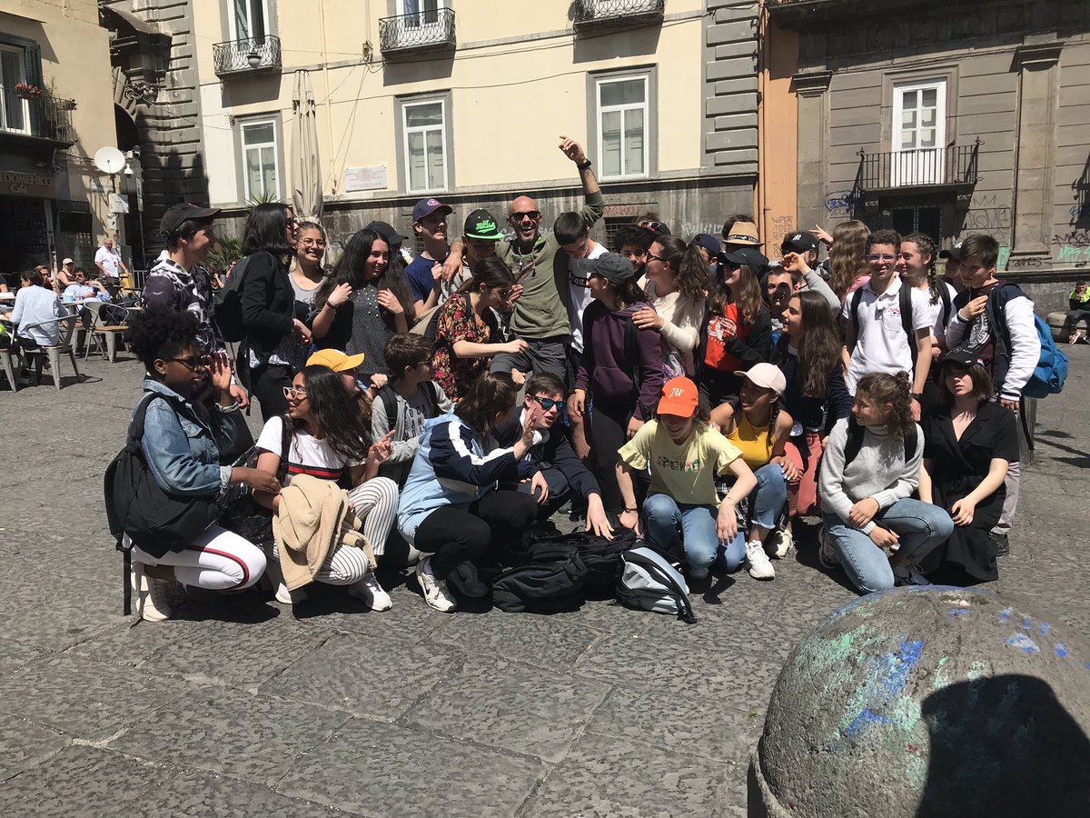 collegeFVerdier's tweet photo. Les ruelles, le musée #fvnaples2019 https://t.co/G2MeJMPk94