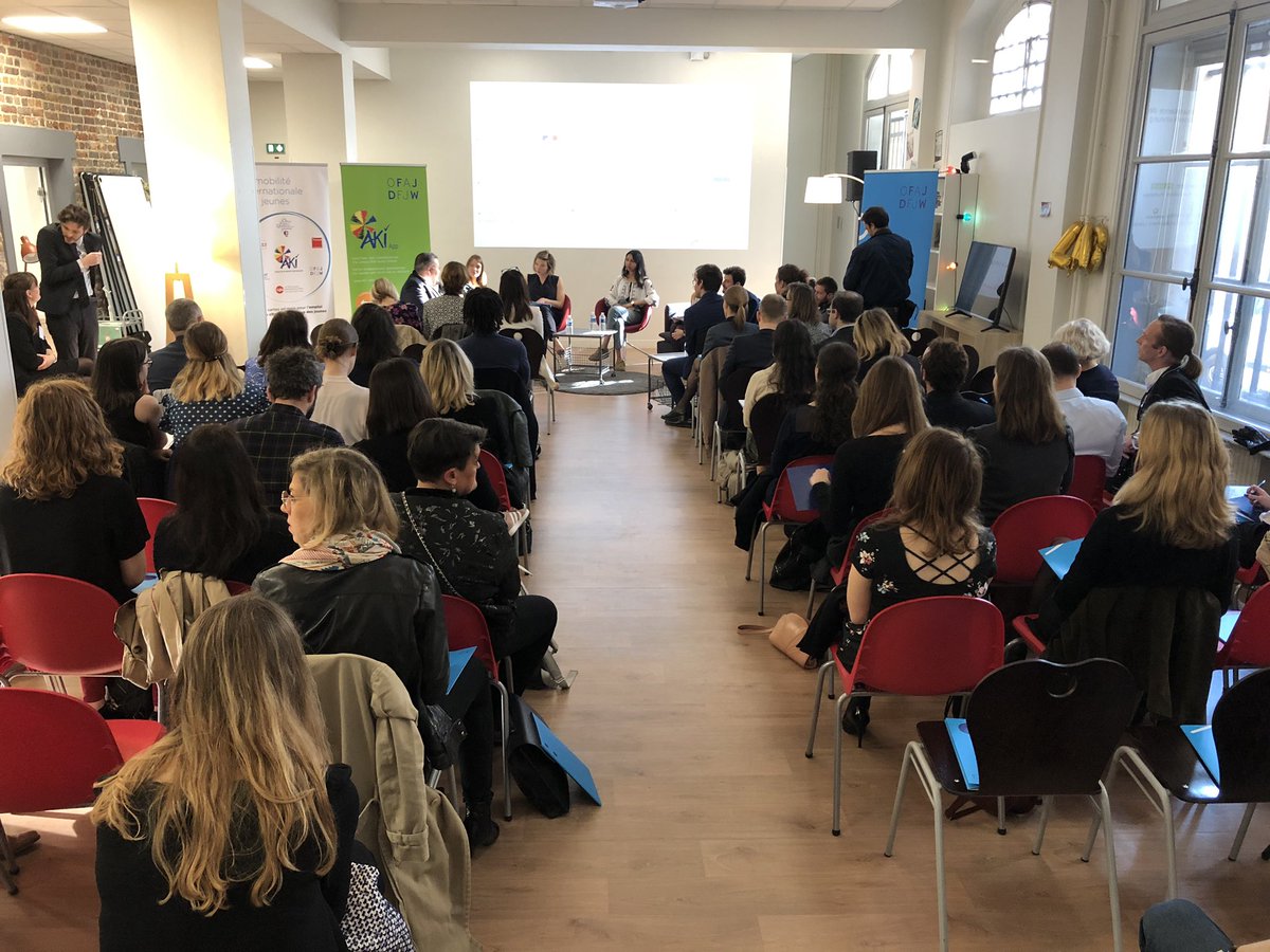 ofqj_france's tweet photo. Lancement de AKI App au Lab de @EducationFrance qui met en valeur les #compétences transversales des jeunes après leur #mobilité #internationale ! Un projet OFQJ, @LOJIQ, @Le_BIJ, @ofaj_dfjw #emploi #innovation https://t.co/NOTEiwDp1F