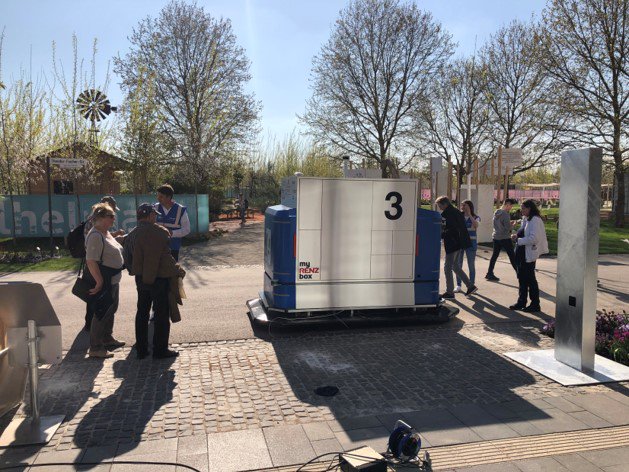 And ... Action! BUGA-Besucher wollen es ganz genau wissen, wie die Pakete mit unserem autonomen Fahrzeug zugestellt werden. 👍#bugalog #BUGA2019 #buga19 #reallabor #heilbronn #hhn #