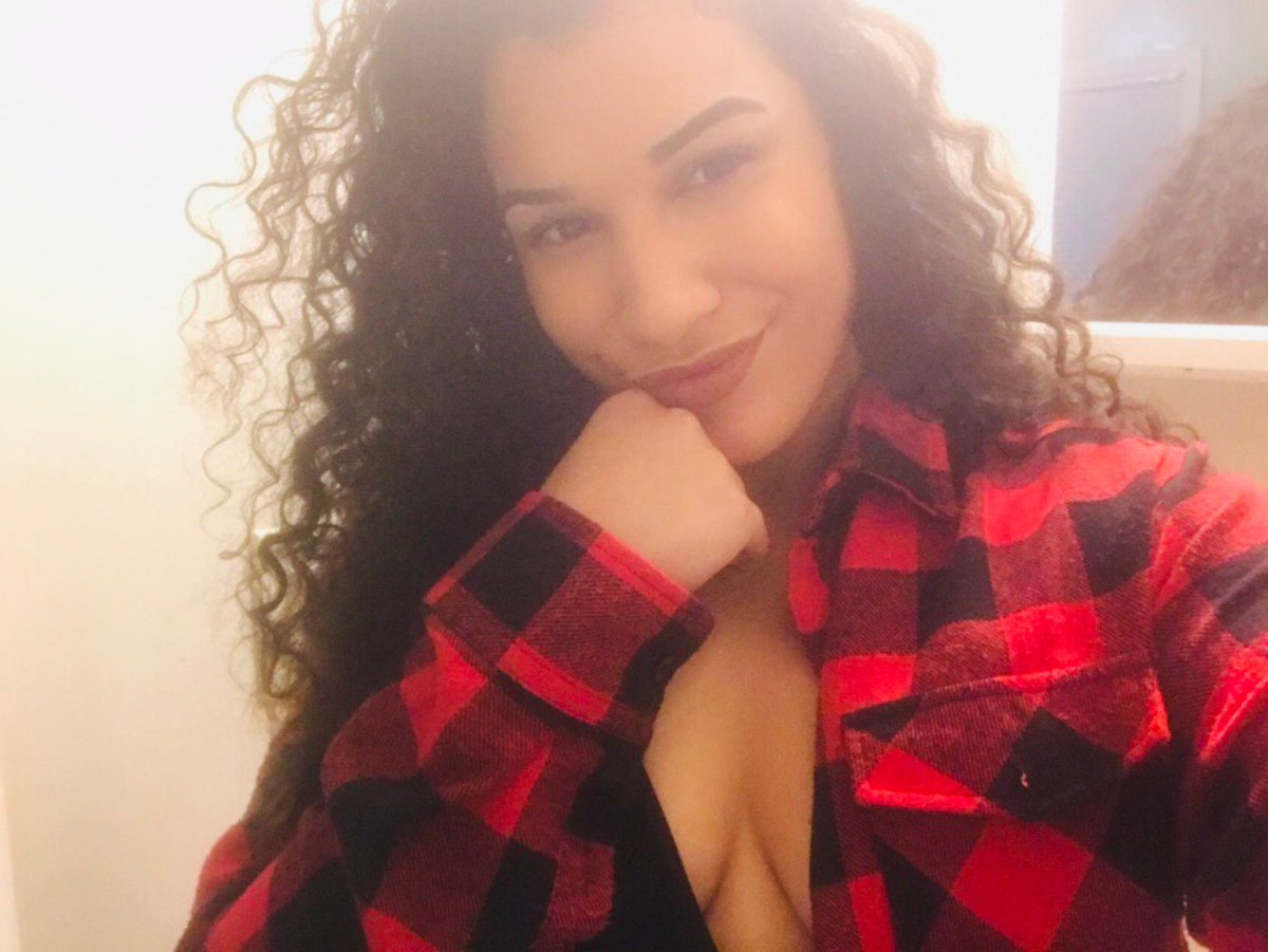 aurora_straus's tweet photo. Make my smiler bigger and send me something good tonight. #findoms #FinDom #Paypig #paypigs #spoilme #Financialdom #finsub #findomprincess #goddess #femdom https://t.co/28sBEC2nQ5