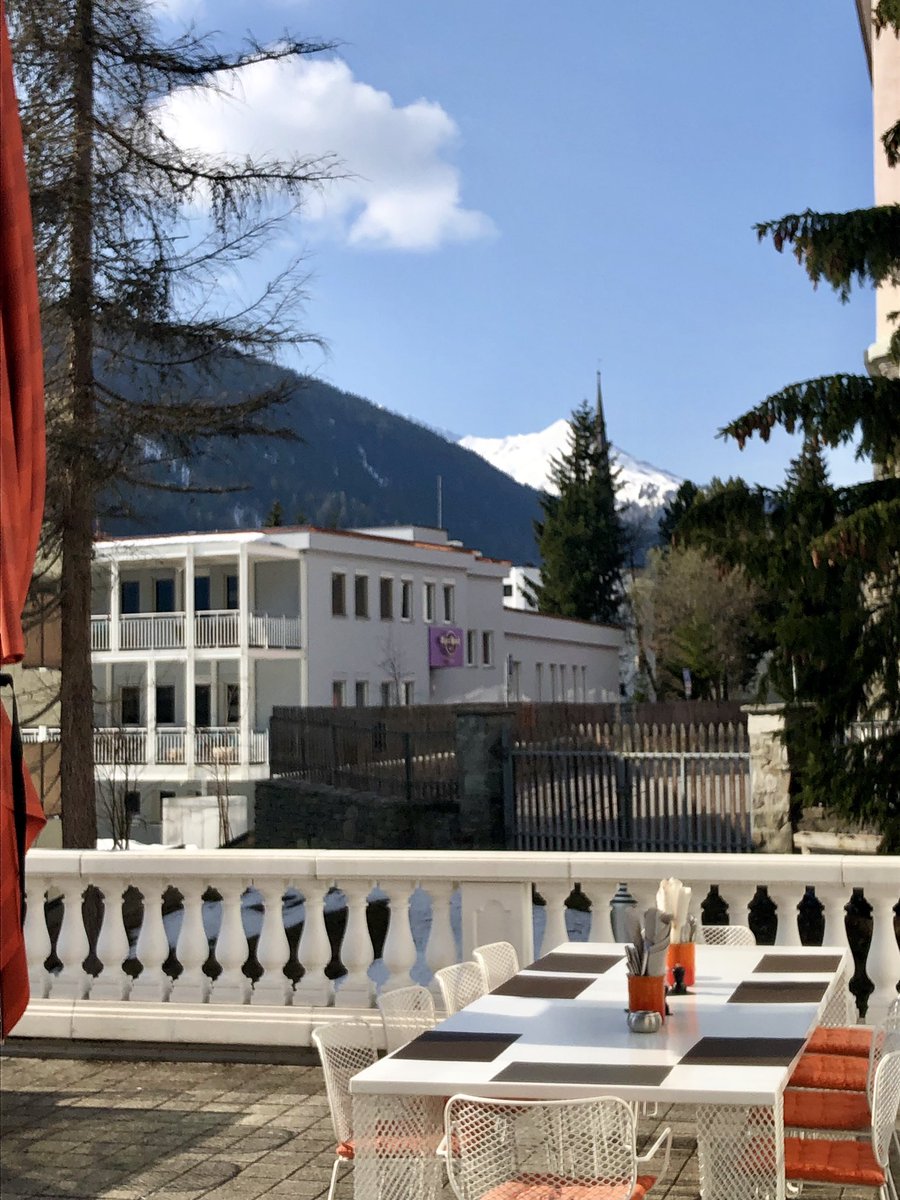 dolphin0274's tweet photo. Happy Eastern! Skiing in Davos is still on and with beautiful weather! @hrhdavos #Davos #graubünden #hrhdavos https://t.co/E6AVUhBlio