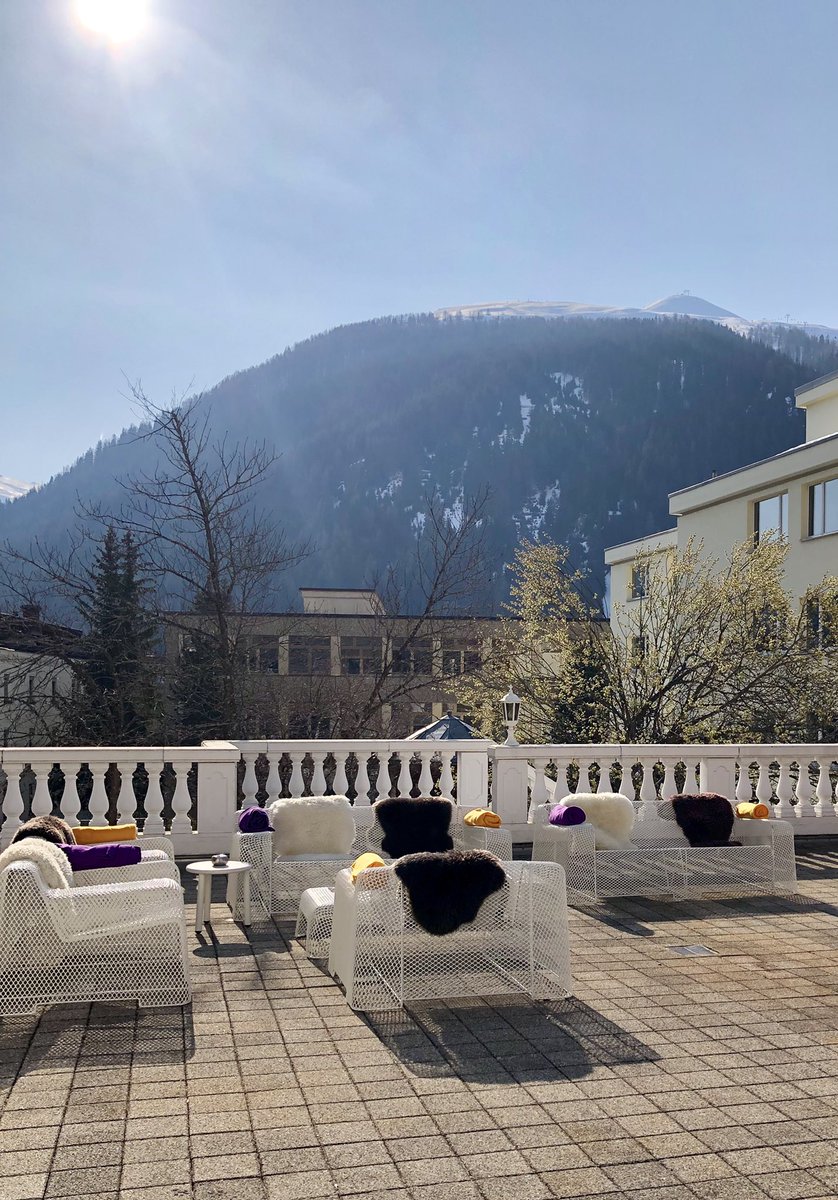 dolphin0274's tweet photo. Happy Eastern! Skiing in Davos is still on and with beautiful weather! @hrhdavos #Davos #graubünden #hrhdavos https://t.co/E6AVUhBlio