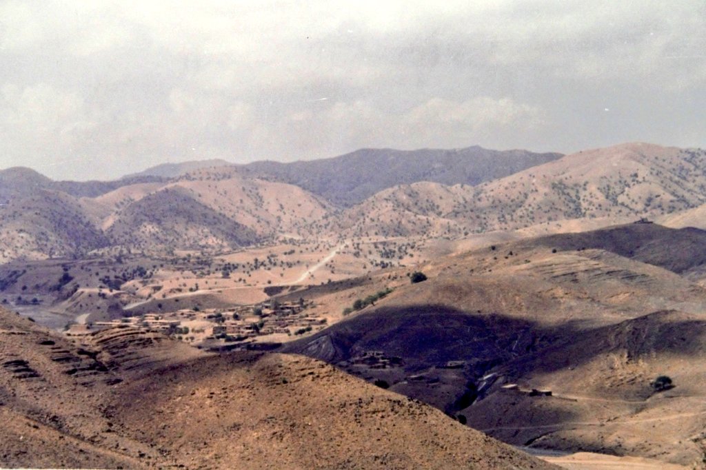 meemainseen's tweet photo. #ServiceDress - Tales from Army 

'First comes one Englishman, as a traveler or for shikar; then come two and make a map; then comes an army and takes the country. Therefore it is better to kill the first Englishman.'

A narrative of scouting the dry stretch of Waziristan ... https://t.co/oQ6IyIjz9s