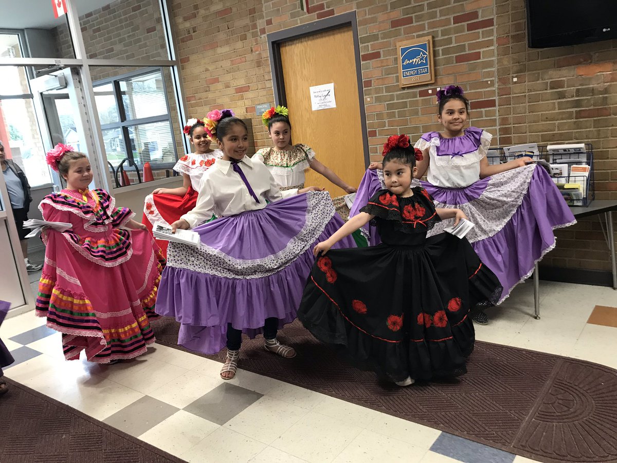 MLarsen5's tweet photo. Amazing night at @McKinleyDSM celebrating #culture and #diversity with our annual #culturenight. We are so honored to be a part of such a beautiful school that knows we are #strongertogether https://t.co/bJv6gsbxpk