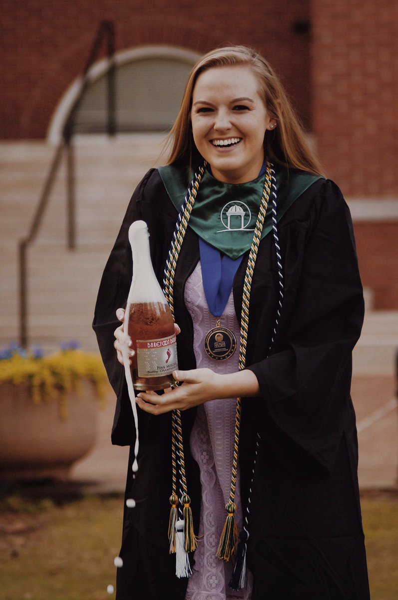 allison9716's tweet photo. 🎓❤️ https://t.co/LZkFFtnXcB