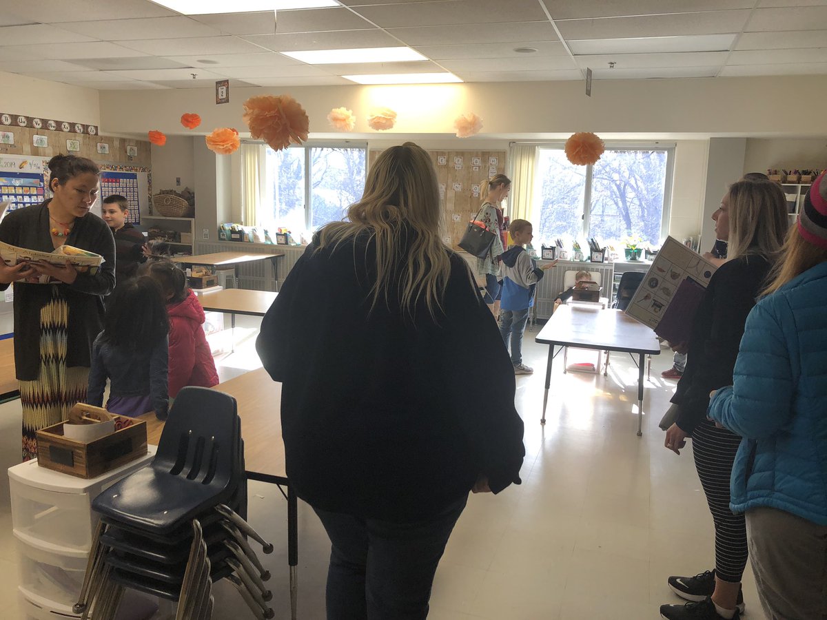 annherlofsky1's tweet photo. Adams ES welcomed some future RedHawks tonight. We are so excited for these future kindergarteners. #futureclassof2032 #lovelearning #excitedaboutschool #AHschools @AdamsRedHawks https://t.co/1wMhtPnux3