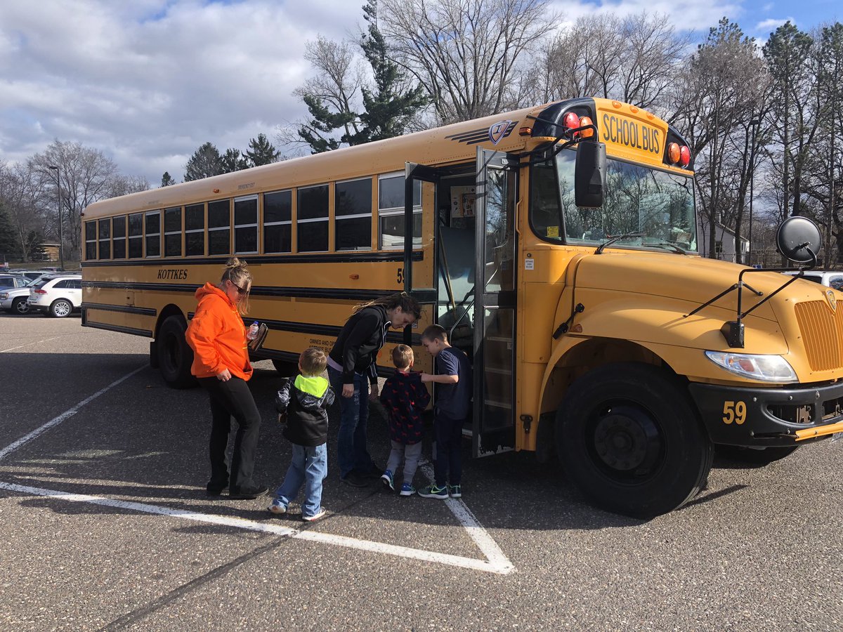 annherlofsky1's tweet photo. Adams ES welcomed some future RedHawks tonight. We are so excited for these future kindergarteners. #futureclassof2032 #lovelearning #excitedaboutschool #AHschools @AdamsRedHawks https://t.co/1wMhtPnux3