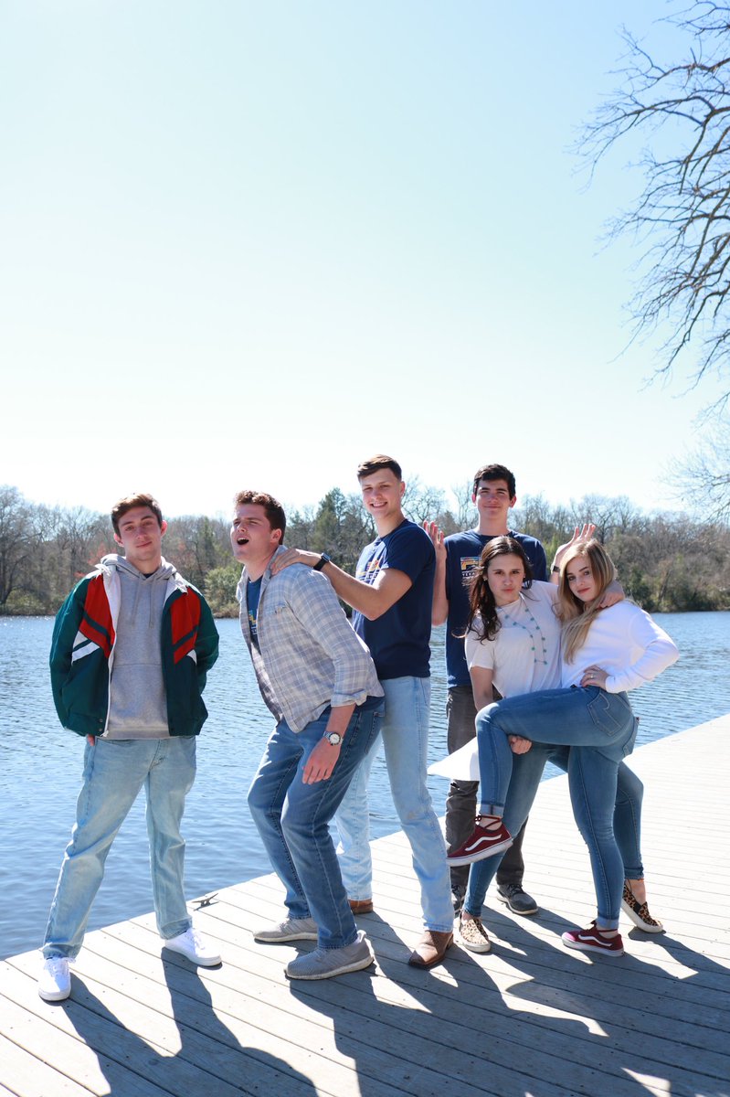 joliekay_10's tweet photo. hey twitter meet my friends. https://t.co/pCMdDIPMz4