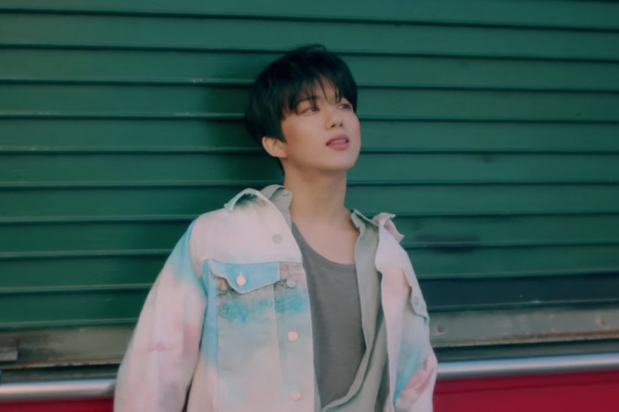 soompi's tweet photo. WATCH: #BAP’s #Youngjae Says You Don’t Have To Be Alone For “Another Night” In Solo Debut MV https://t.co/Acv84TMyd5 https://t.co/tYSjowpGwa