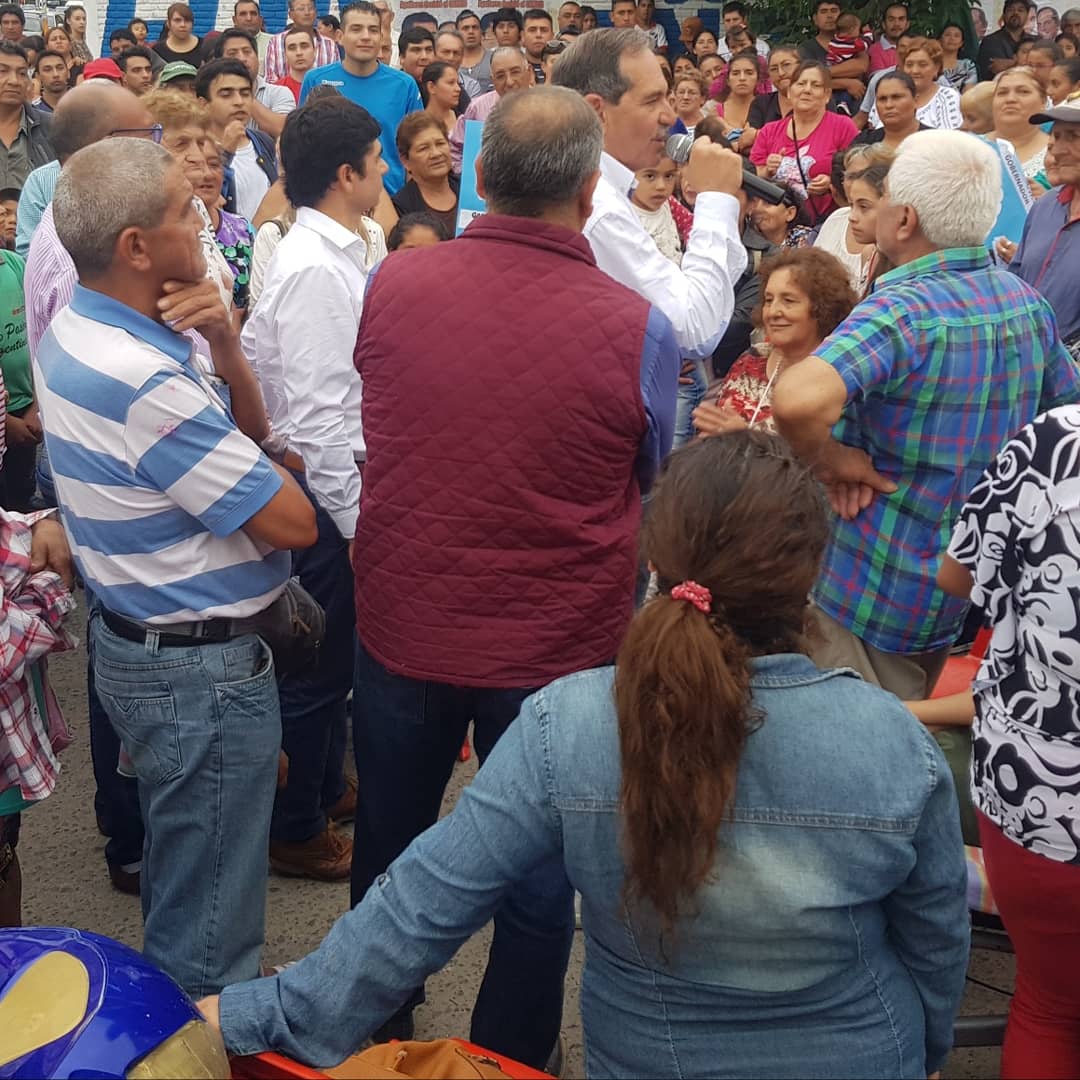 AFloresOK's tweet photo. Compartimos junto a José Alperovich y vecinos de aguilares un importante acto de inauguración de nuestra sede, donde hablamos de las cosas lindas que juntos haremos por nuestra querida ciudad.
#HagamosJuntosTucuman
#HagamosJuntosaaguilares https://t.co/8u7d3ny61A