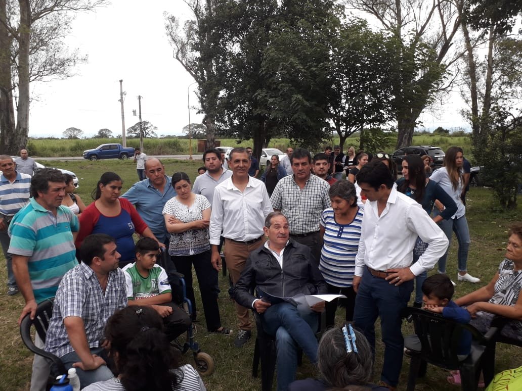AFloresOK's tweet photo. Hermosa reunión compartiendo con vecinos de San miguel acompañando a José Alperovich 
#HagamosJuntosTucuman https://t.co/VRImnTnrat
