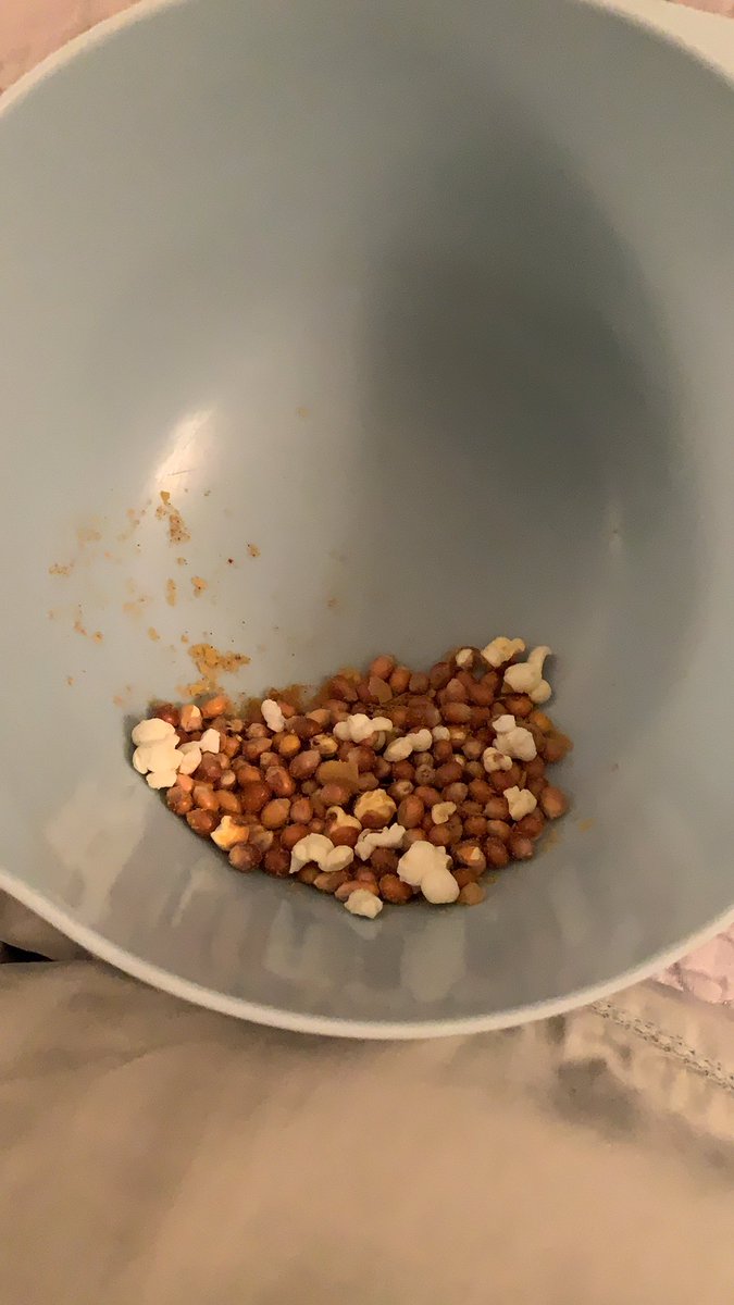 delzwilliams's tweet photo. I always think I’ve been so patient and let the whole bag pop but then I get to the bottom and THIS!!!!!!!!!!! https://t.co/g7pF3PCmbC