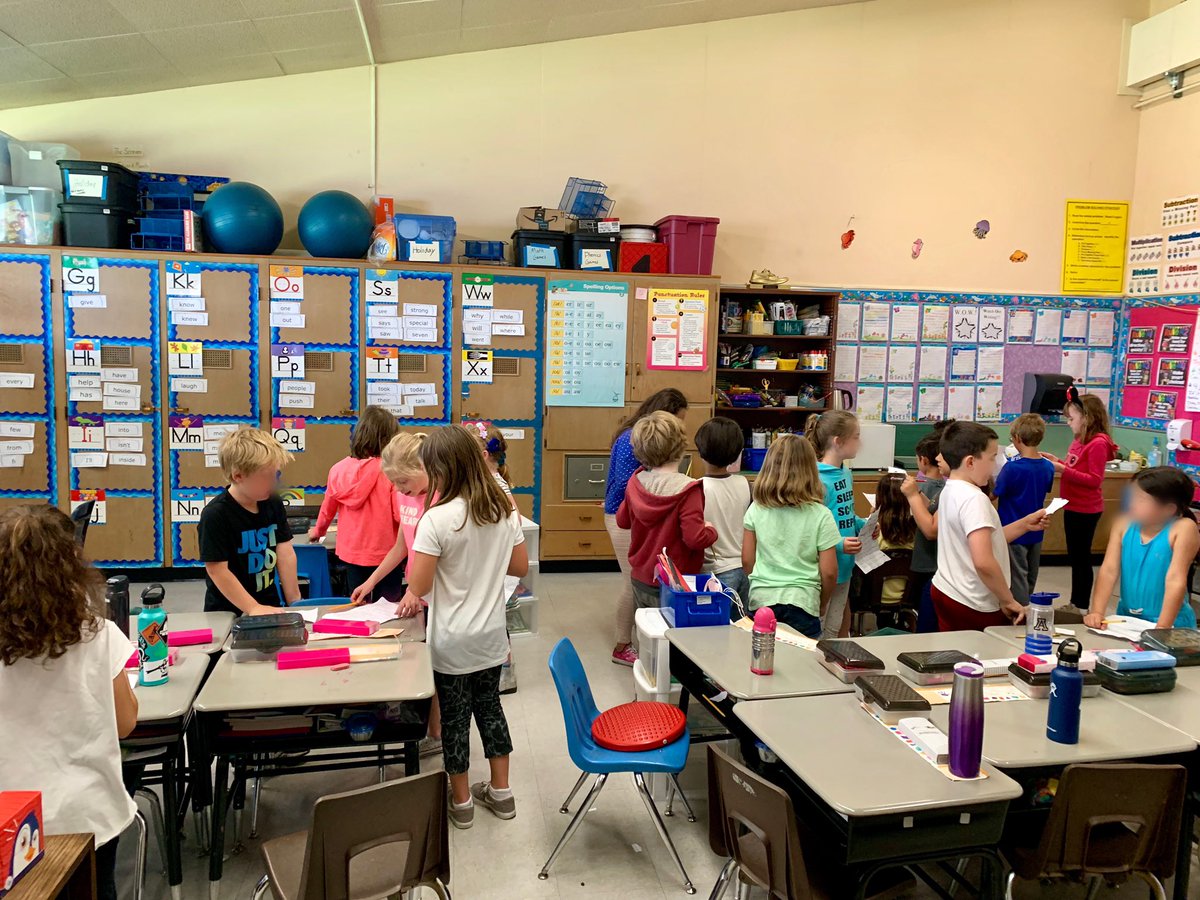 MrsRowe_1's tweet photo. The poems were out in force today for the 2nd graders. Here they are all reading them to each other. #PoemInYourPocketDay #mdusd https://t.co/1Ifu9pa3Co