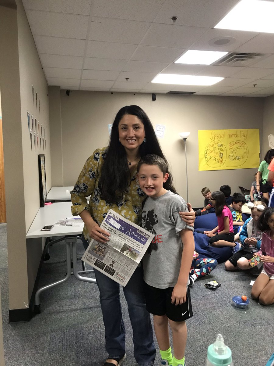 MrsRojasLAS's tweet photo. Finished career week. Structural & industrial engineers, a finance expert for AA, a hospitality manager & a journalist left great messages for the kids on how important it is to work hard & be bilingual. I loved the message of one of them particularly. See last pic.❤️#DCE20 #CISD https://t.co/G1JGRgIcQj