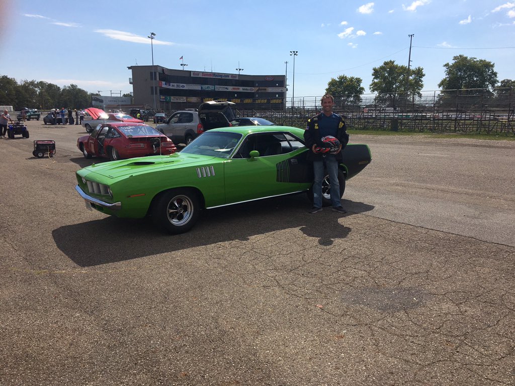 Jimthecarguy's tweet photo. Pump gas and street friendly https://t.co/tgStEsJA9k