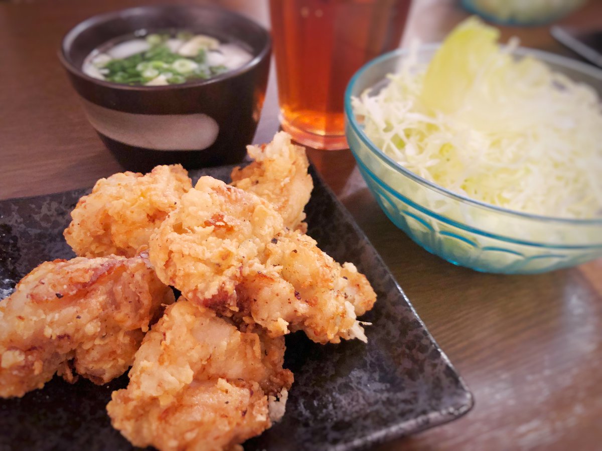 HeartfulE's tweet photo. 今日はランチに亀有北口の #鶏笑軍(とりしょうぐん)に行きました！
限定15食の親子丼を注文！なんとランチは唐揚げ、スープ、サラダが食べ放題！これで680円とは太っ腹！
親子丼はプリプリの鶏とトロッとした玉子...某老舗を超える美味しさでした。オーナーさんの努力の賜物です。ご馳走さまでした。 https://t.co/SW1It0VErb