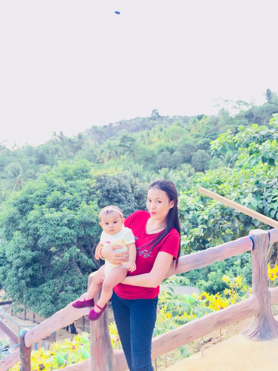 zarinatending's tweet photo. When in bodega del paraiso https://t.co/GnzmNer3nz