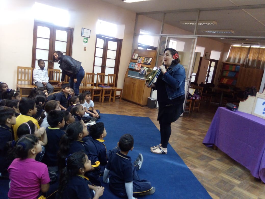 Así terminamos esta semana celebrando el mes del libro! IV Festival de narración "Independencia te cuenta" 
<a href="/Muni_Indep/">Municipalidad de Independencia</a> 
<a href="/Duranbaronti/">Gonzalo Durán</a> <a href="/culturas_cl/">Ministerio de las Culturas</a> <a href="/Mineduc/">Ministerio de Educación</a> <a href="/BibliotecasSNBP/">Bibliotecas Públicas</a> <a href="/liceoquito/">Liceo San Francisco de Quito (Ex Escuela N°18)</a> <a href="/Convivencia_esc/">Liceo Pte. Balmaceda</a>
<a href="/caroligomezr/">@Caroli</a> <a href="/omayralen/">Omayra Fuentealba</a> <a href="/Liceo_REAR/">Rosa Ester Alessandri Rodríguez</a> 
#MiCuentoEsLeer
#FelicesCuentos