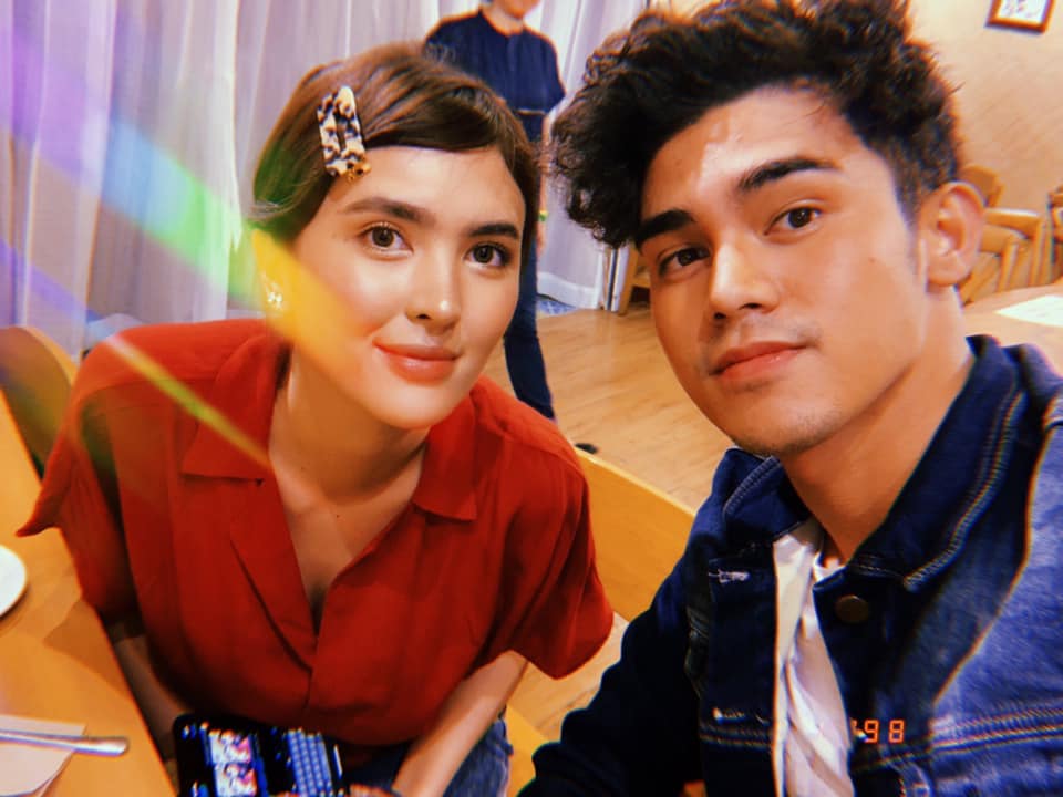 jellypipes's tweet photo. Explain this to me! @InigoDPascual  Look gandah @MissMarisRacal https://t.co/rgZPv7j9Dr