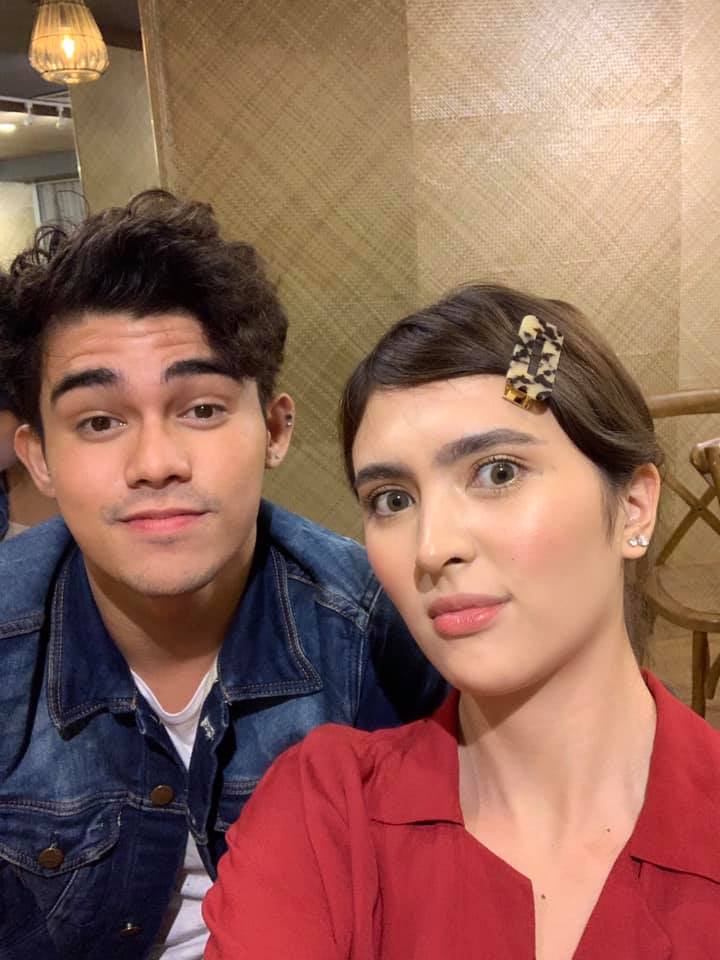 jellypipes's tweet photo. Explain this to me! @InigoDPascual  Look gandah @MissMarisRacal https://t.co/rgZPv7j9Dr