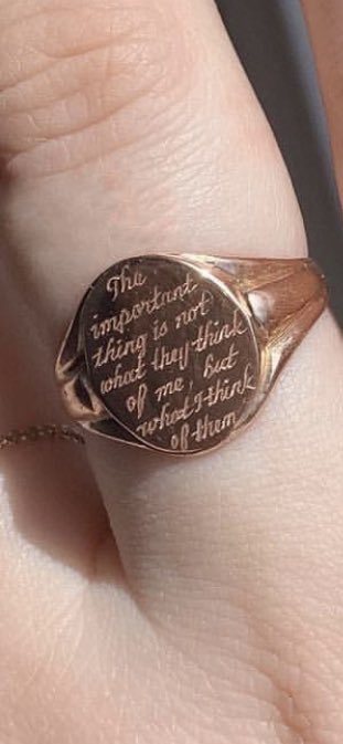 modus verf Oceaan vic 💙💛 on Twitter: "So this probably not a news, but for someone who's still trying to find Villanelle's ring, I'm pretty sure it's from Annina Vogel, they have a collection of modus verf Oceaan vic 💙💛 on Twitter: "So this probably not a news, but for someone who's still trying to find Villanelle's ring, I'm pretty sure it's from Annina Vogel, they have a collection of