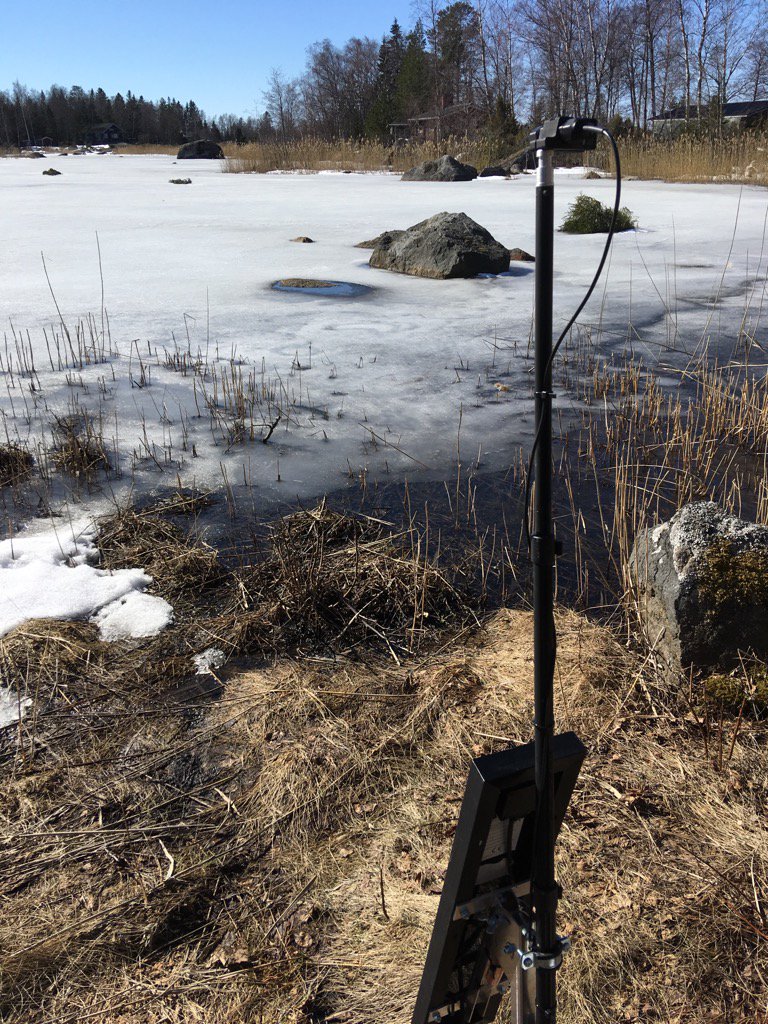 Kvarkenflada's tweet photo. Redo för #trollpipistrell , första passivdetektoren är nu ute, vi följer #fladdermus aktivitet vid flador ändå till höst. Förra året fick vi bevis på den härtills okända migrationsrutten över #Kvarken #pikkulepakko #pipistrellusnathusii #lepakko #interreg https://t.co/N6EZoglncW