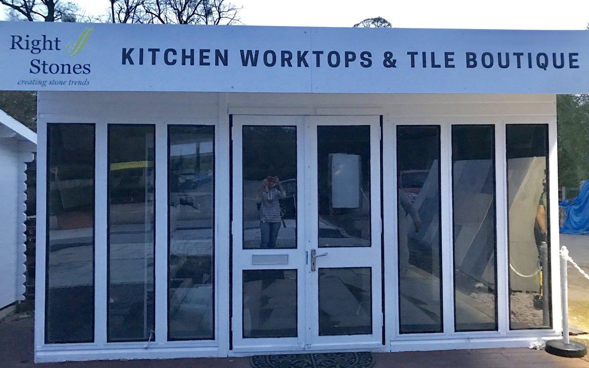 RightStones's tweet image. Off goes the old and here comes the new!!!
The wait is over! 😃😃😃
Stay turned for more.

#oldandnew #showroom #kitchen #done #hardworkpaysoffs #hardworkingwoman #sweatandblood