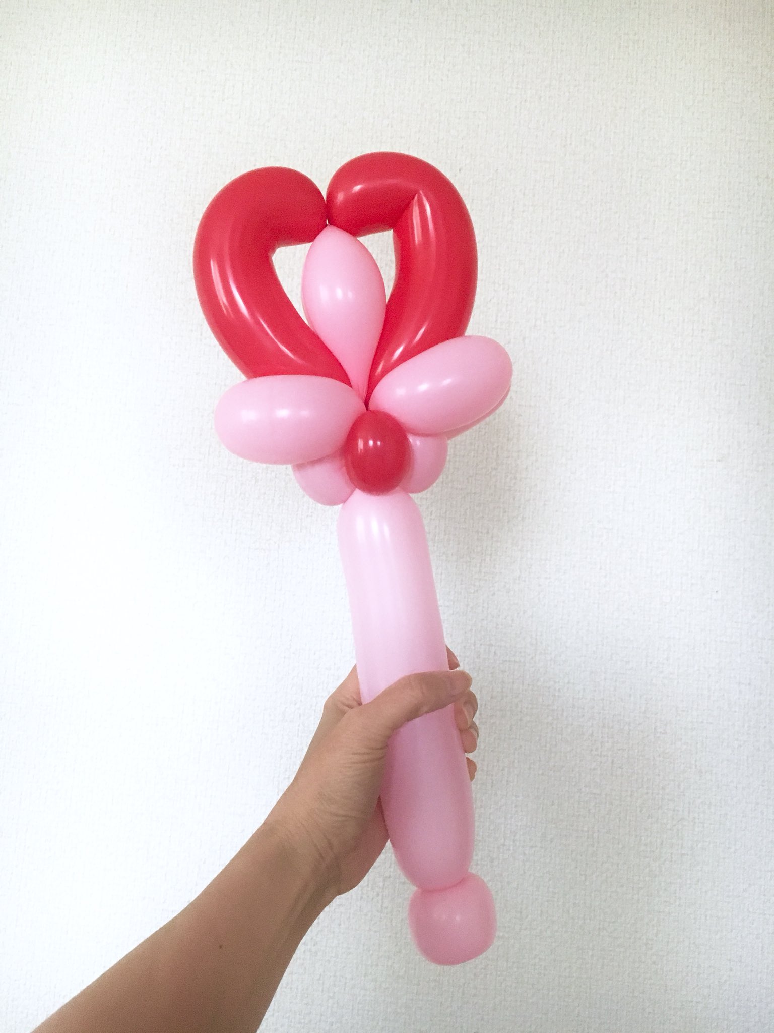 まーち シンガー バルーンパフォーマーさんはtwitterを使っています 一昨年の 一本で魔法少女ステッキ が2本にバージョンアップしましたのでご査収ください T Co Xztrugsydz Twitter