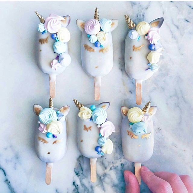 AspenNyneve's tweet photo. "Bom dia, amorzinho!
Trouxe seus doces de páscoa para o café da manhã. E dessa vez não precisa dividir com ninguém, sim? Eles são todinhos seus!
P.S.: Apenas não coma tudo de uma vez para a mamãe não brigar, okay?
Amo você, minha Rowe
Papai"
#TODChallenge
#SweetEaster https://t.co/OHETjvkym5