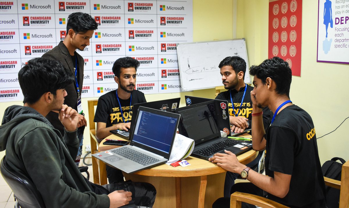 Chandigarh_uni's tweet image. More than 900 students from “Chandigarh University Hub “participated in #GoogleHashCode2019 organised at CU campus. #Google #HashCode2019 aimed at spreading some awareness among the students of CU by giving them a platform for learning a new set of skills.
#ChandigarhUniversity