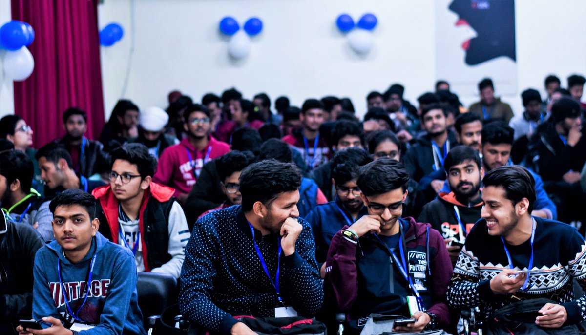 Chandigarh_uni's tweet image. More than 900 students from “Chandigarh University Hub “participated in #GoogleHashCode2019 organised at CU campus. #Google #HashCode2019 aimed at spreading some awareness among the students of CU by giving them a platform for learning a new set of skills.
#ChandigarhUniversity