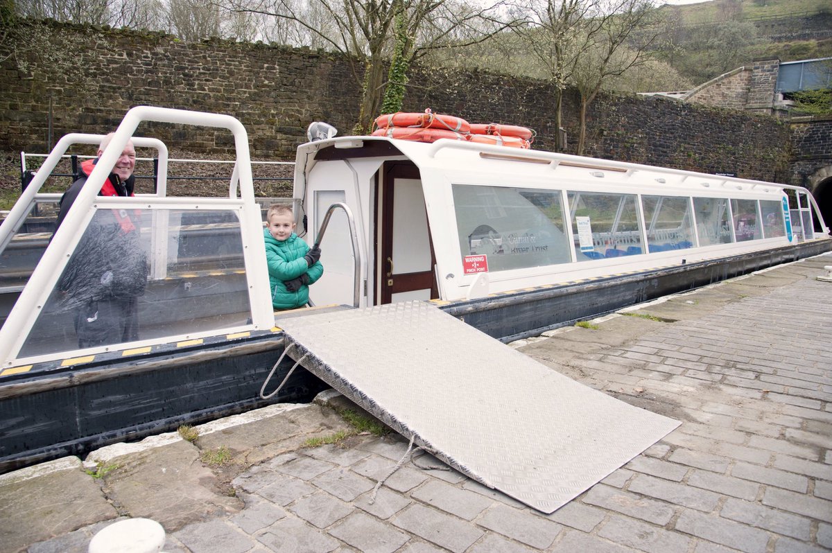Andysmith1976's tweet photo. #Celebratingthebig6
#lukaslearning #historyisntinabook
Lukas @standedge canal tunnel the longest canal tunnel in the U.K. at 3.24 miles https://t.co/RUP5aiFcSr