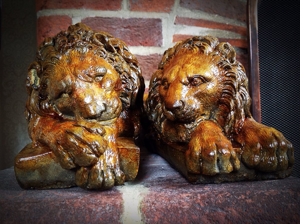 eversleybarn's tweet photo. This #EasterSunday find #judismithantiques @sheptonflea #SheptonFlea #BathandWestShowground #SheptonMallet from 9.30-4pm in the #ShoweringPavillion for all #antiques #collectables #vintage #furniture #fineart #props https://t.co/MvUJ59gp5i https://t.co/vdUUQdmEbI