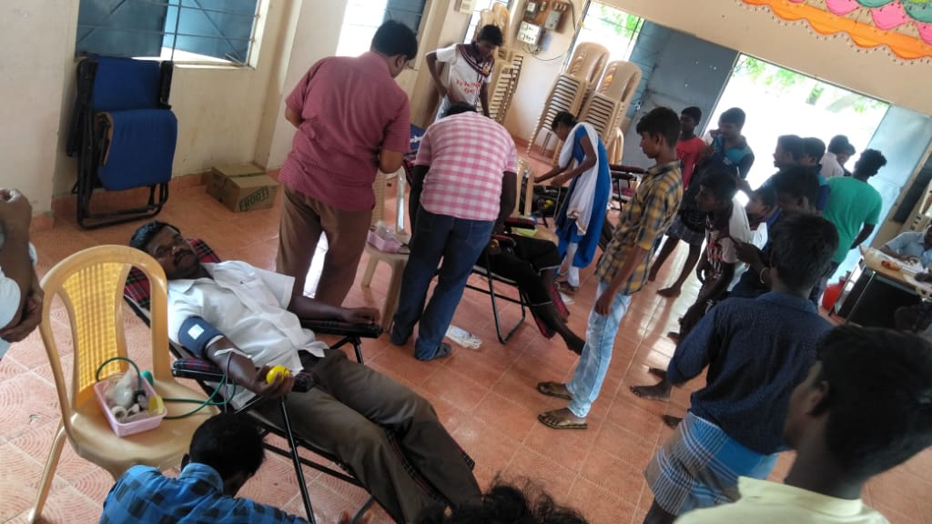 sasi___vikram's tweet photo. சியான் விக்ரம் பிறந்த நாளை முன்னிட்டு மாபெரும் இரத்ததான முகாம் 🙏♥️

உதிரம் கொடுத்த அனைவருக்கும் சியான் விக்ரம் ரசிகர்கள் சார்பாக நன்றிகள் பல 🙏

#ChiyaanVikram 
#HBDChiyaanVikram 
#HBDVersatileVIKRAM https://t.co/LPcNUwhox8
