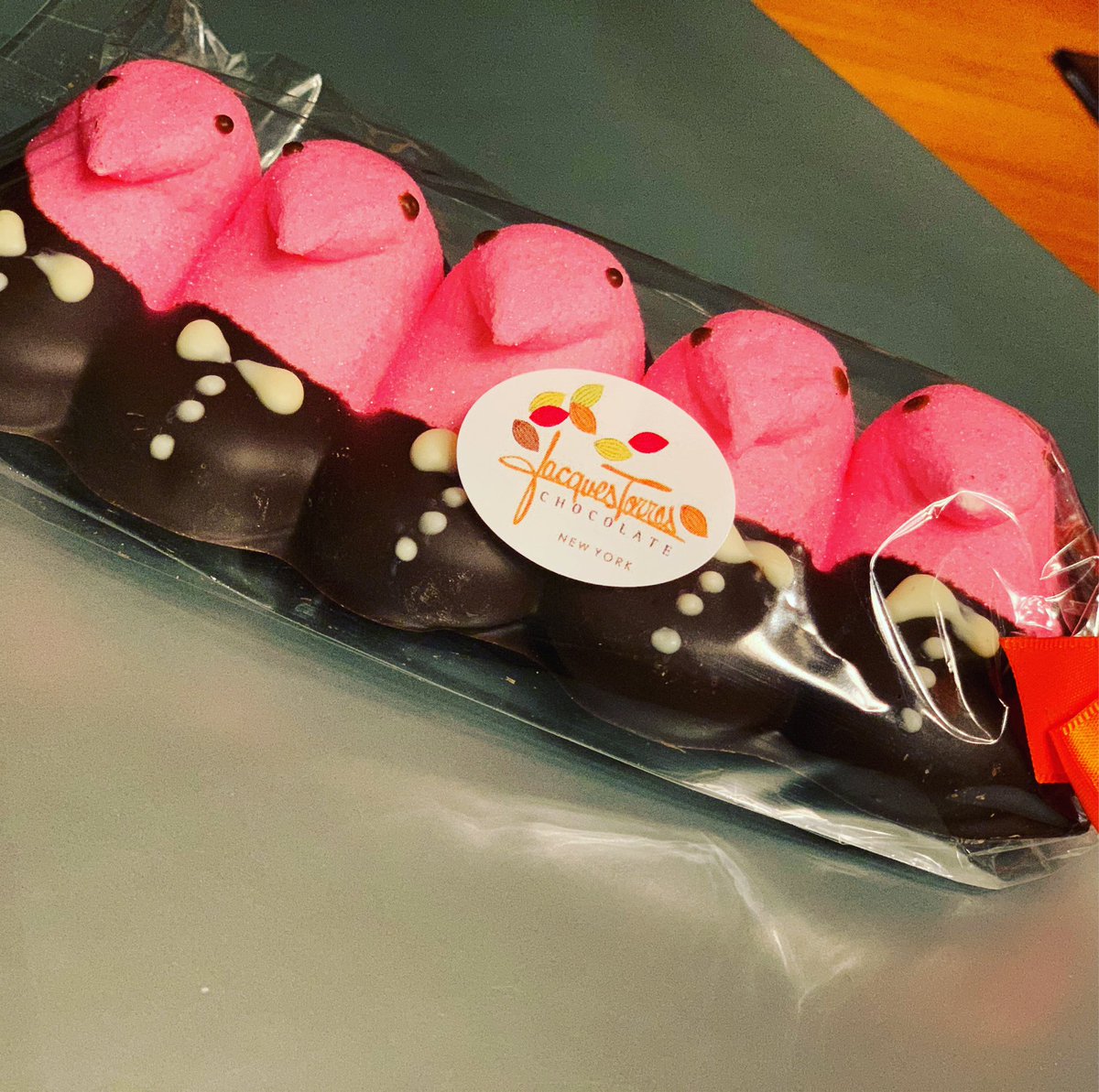 TheAnneChow's tweet photo. Arrived home late to find a special package from a dear friend.... ❤️Bougie tuxedo peeps 🎩🐥 #fanciestpeepsever 💁🏻‍♀️ #almosttooprettytoeat 😋 https://t.co/frzGIL3VlU