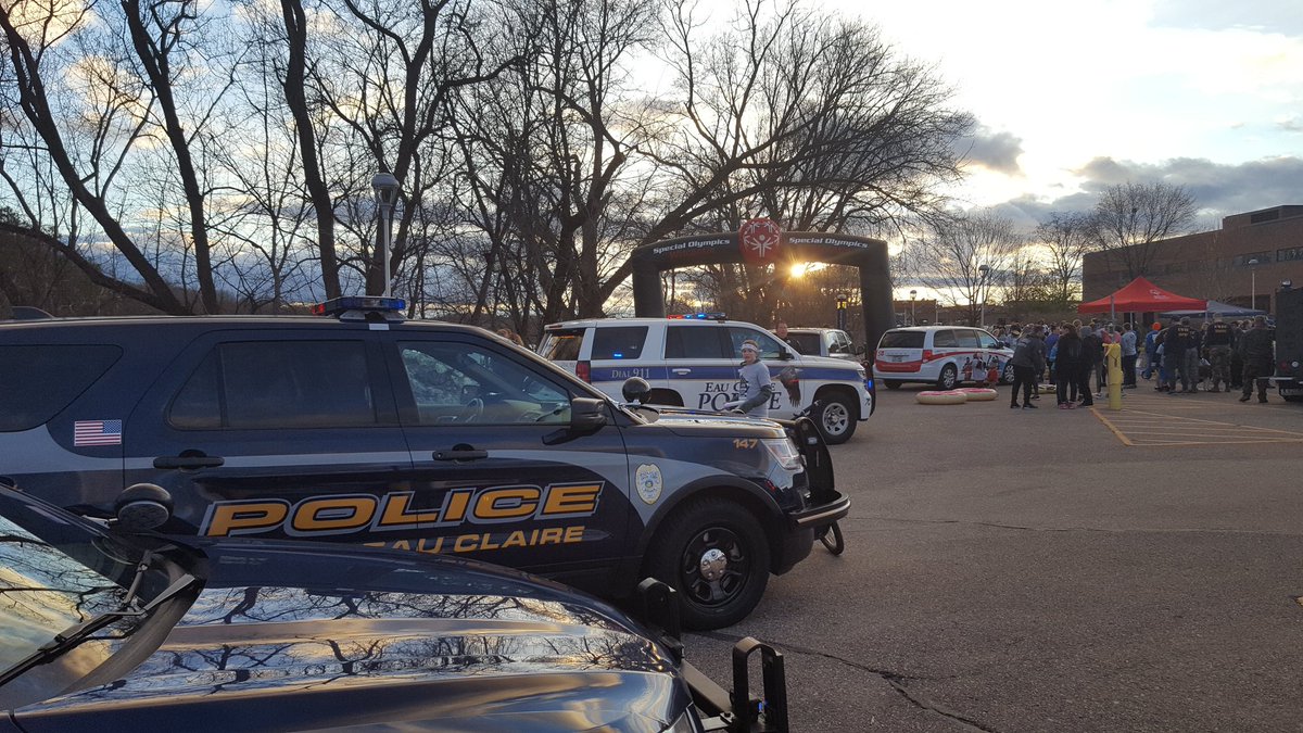 UWEC_POLICE's tweet photo. Many thanks to the law enforcement agencies who were part of Run with the Cops today. Couldn't do it without you. 602 @EauClairePD @WisTrooper @ChippewaFallsPD @ECSheriff @WDNR @DunnCoSheriff @AltoonaPolice #RWTCEC #COMMUNITY https://t.co/1t5t8WMo5g