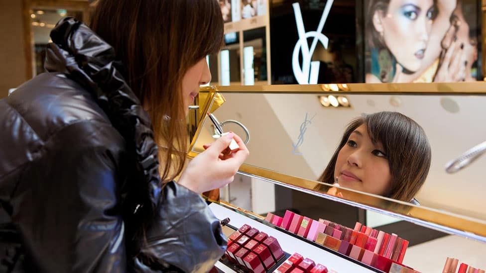 Congratulations Asia, we're @Loreal's favorite market now that the region's sales overtake that of Europe. Also on today's #DailyTalkingPoints, <a href="/Snapchat/">Snapchat</a> bets on gaming to get more users to stay on its app as competition intensifies. 

Read more here.
buff.ly/2vduN2q
