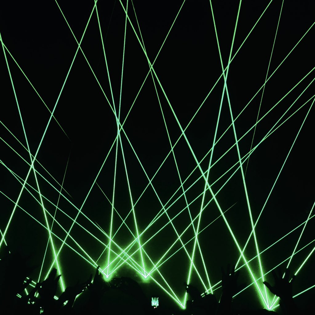 iriszhuwu's tweet photo. zedd’s lasers 🤩 https://t.co/rsXueSCJJy