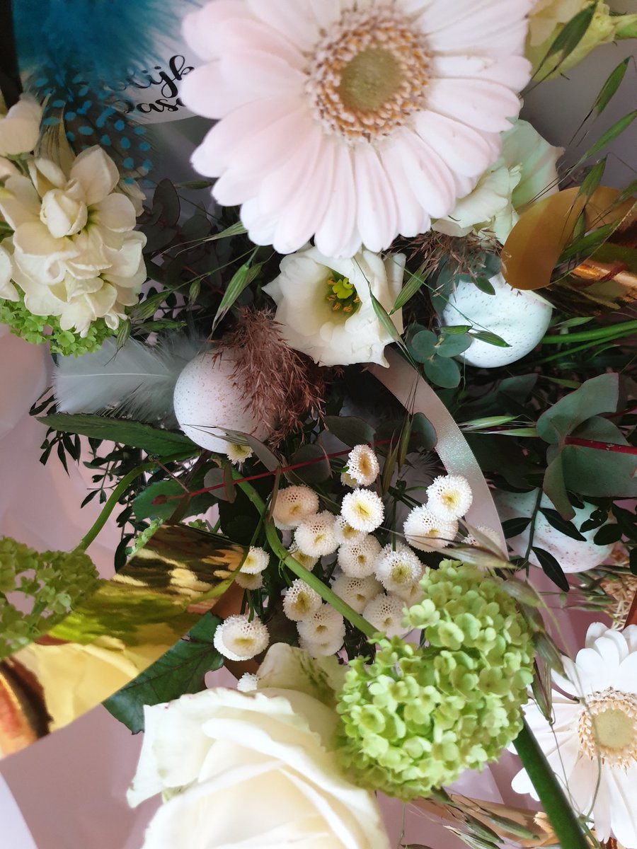 Bestel vandaag nog zo'n mooi paasboeket en ga fleurig dit mooie paasweekend in...#MeesterlijkGeschikt